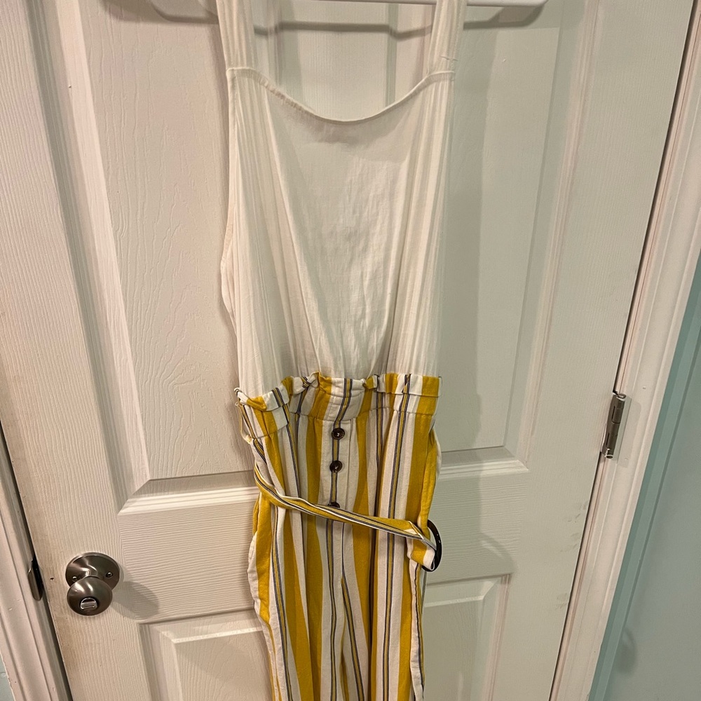 Boutique brand! Ankle length jumper with belt